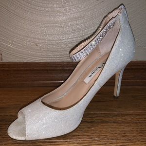 Sparkle white/silver heels w/dazzled ankle strap!